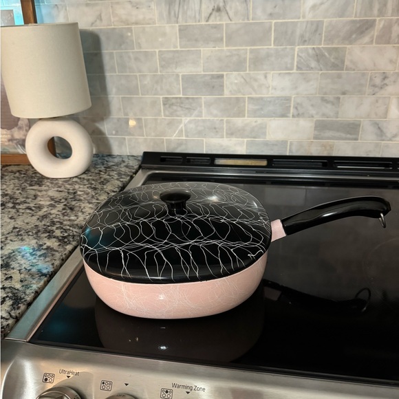 1950s Serendipity Pink and Black Spaghetti Enamel Frypan and Lid - Picture 8 of 8
